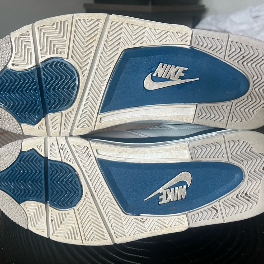 Nike Air Jordan 4 - Picture 4 of 4